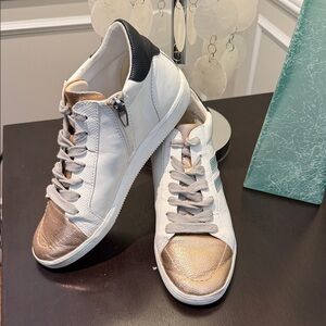DOLCE VITA White Leather Sneakers with MetallicGold Toe and Black Heel Accent
